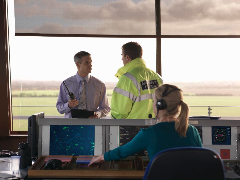 Personal de control aeroportuario