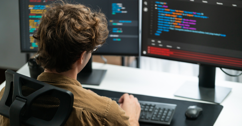 Young professional using Amadeus Passenger Screening